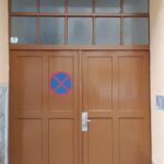 Lakýrnické práce -nátěr vchodových dveří