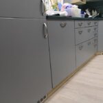 Lakýrnické práce - nátěr kuchyňské linky